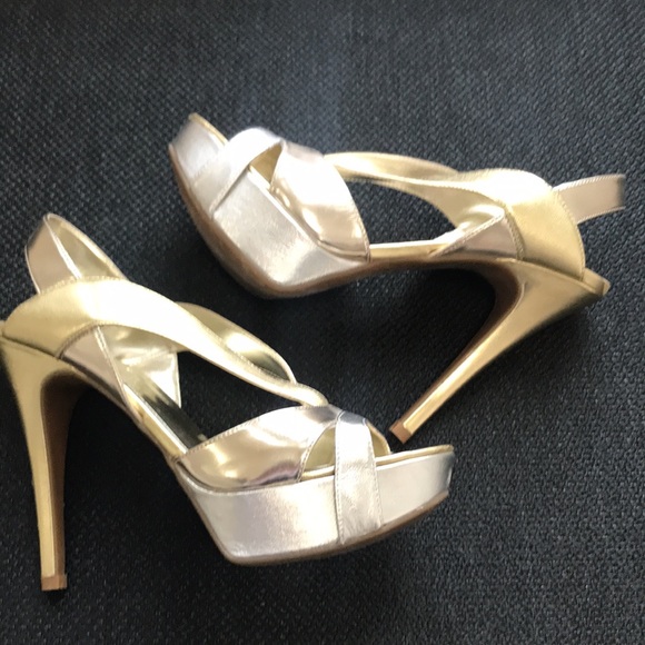 Guess platform silver gold pump. Cutout straps. Never worn. - Picture 2 of 10